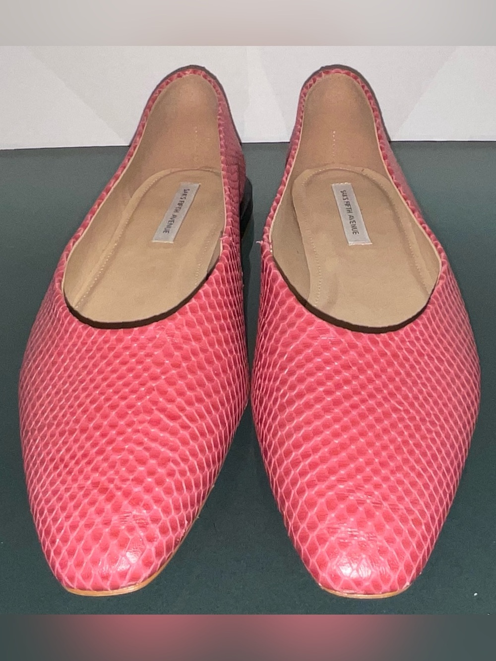 SAKS 5TH AVE CORAL PINK SNAKESKIN FLATS ARCHITECTURAL HEEL SIZE 9 - Picture 7 of 10